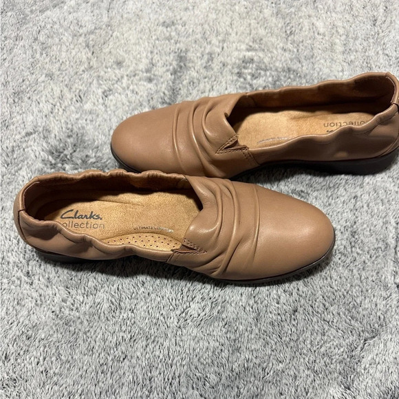 Clarks Womans LeatherSlip On Tan Flat Jenette Ruby Loafer size 8.5 Casual Office - Picture 3 of 7